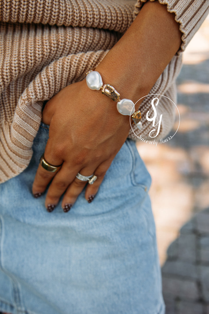 White Pearl Bracelet - Gold