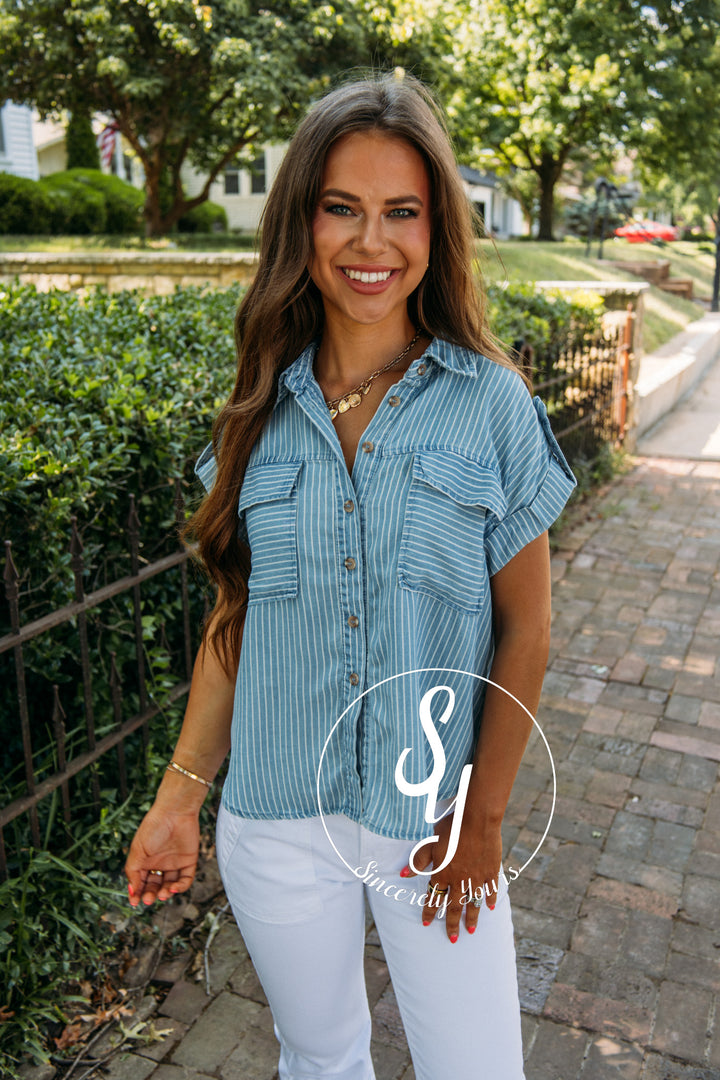 Keeping Tabs Top - Chambray