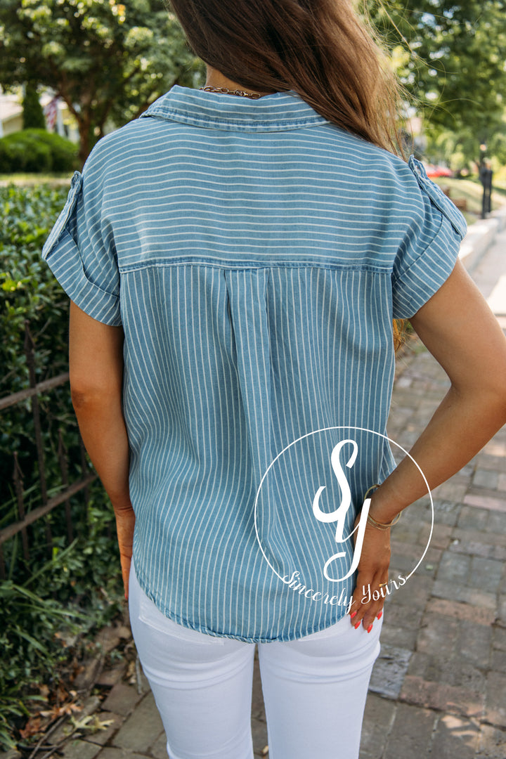 Keeping Tabs Top - Chambray