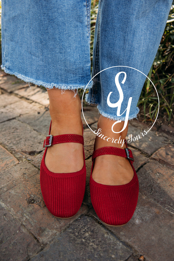 Shout Flat - Red Knit