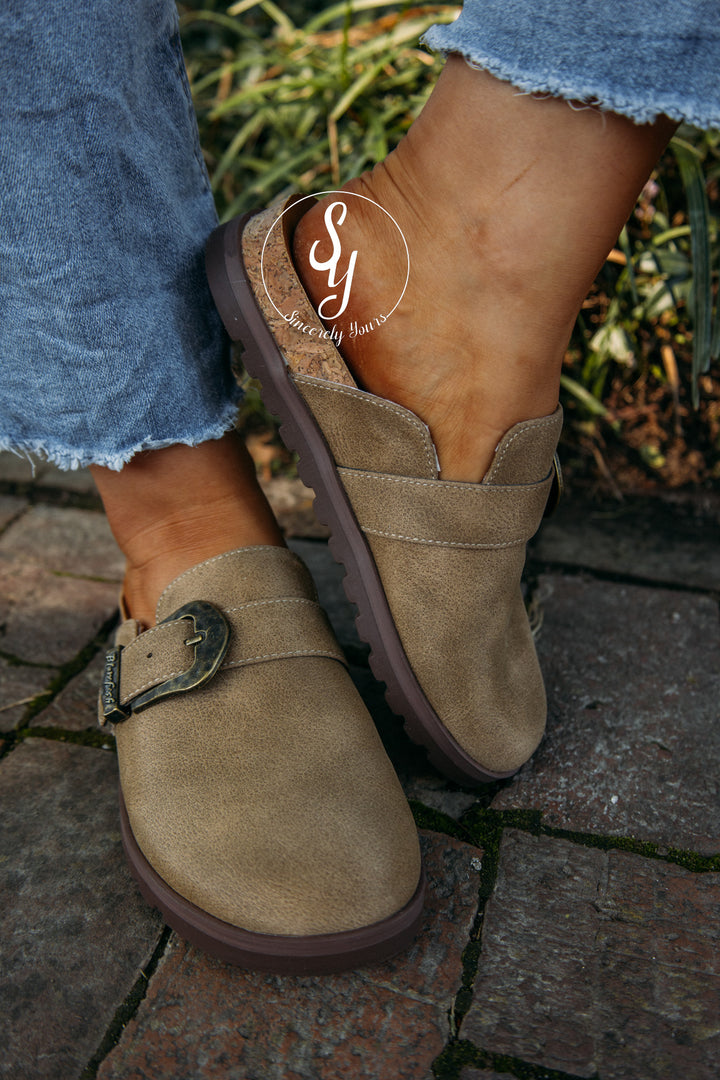 Hunter Slide- Tan