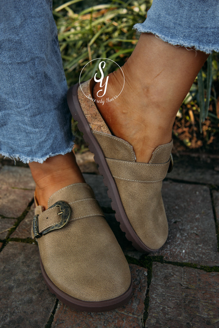 Hunter Slide- Tan