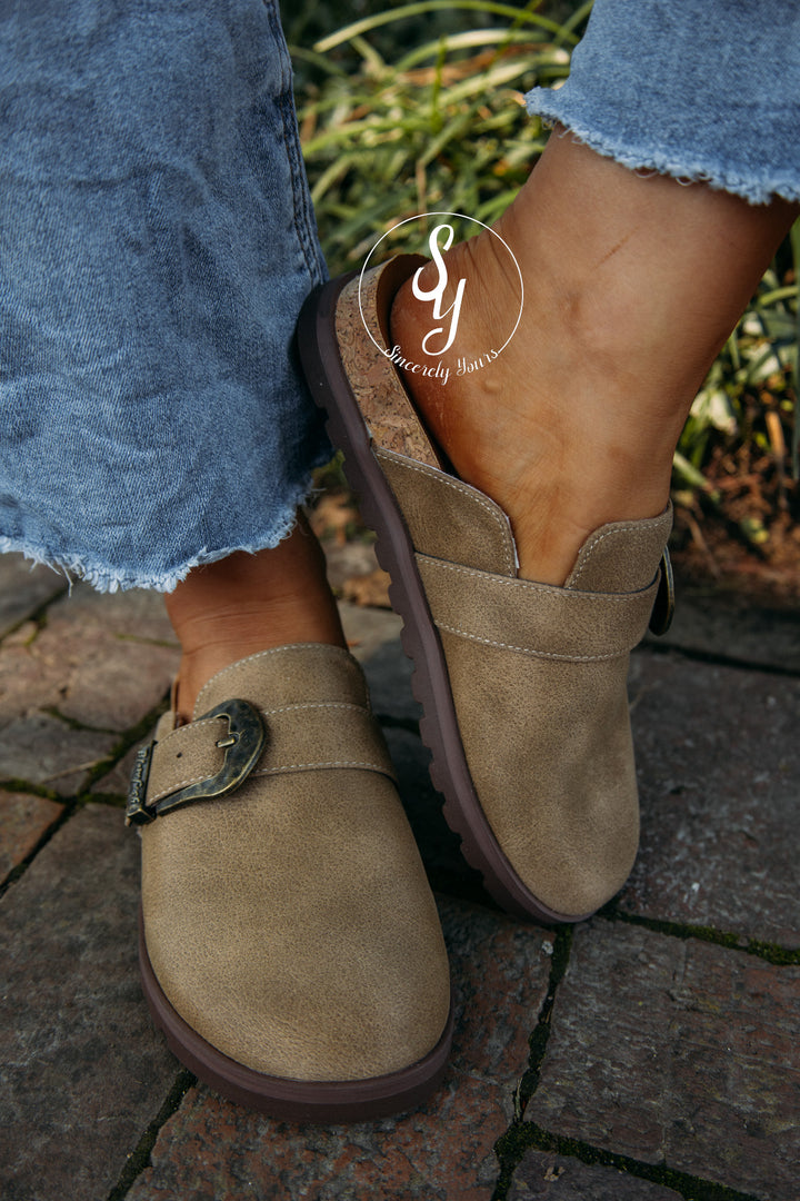Hunter Slide- Tan