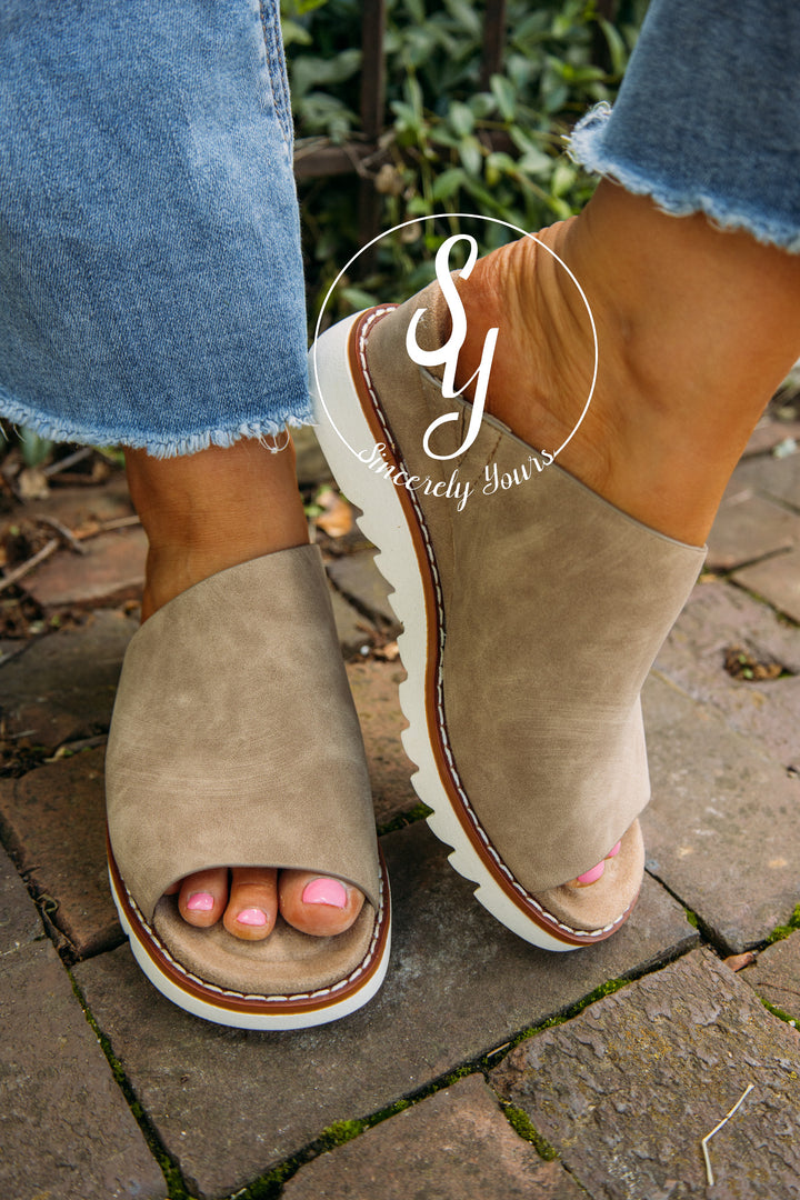 Main Squeeze Wedge- Taupe