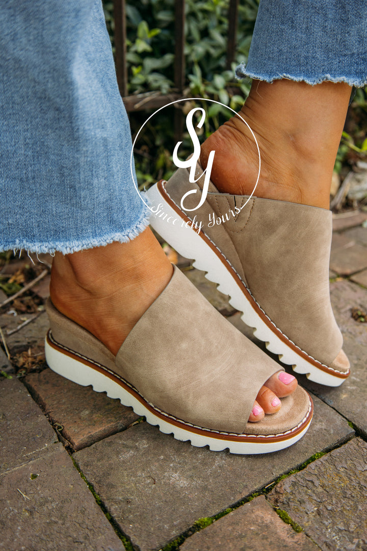 Main Squeeze Wedge- Taupe