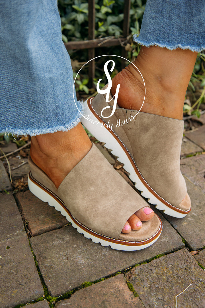 Main Squeeze Wedge- Taupe