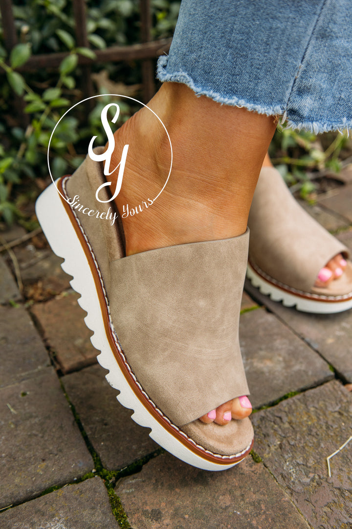 Main Squeeze Wedge- Taupe