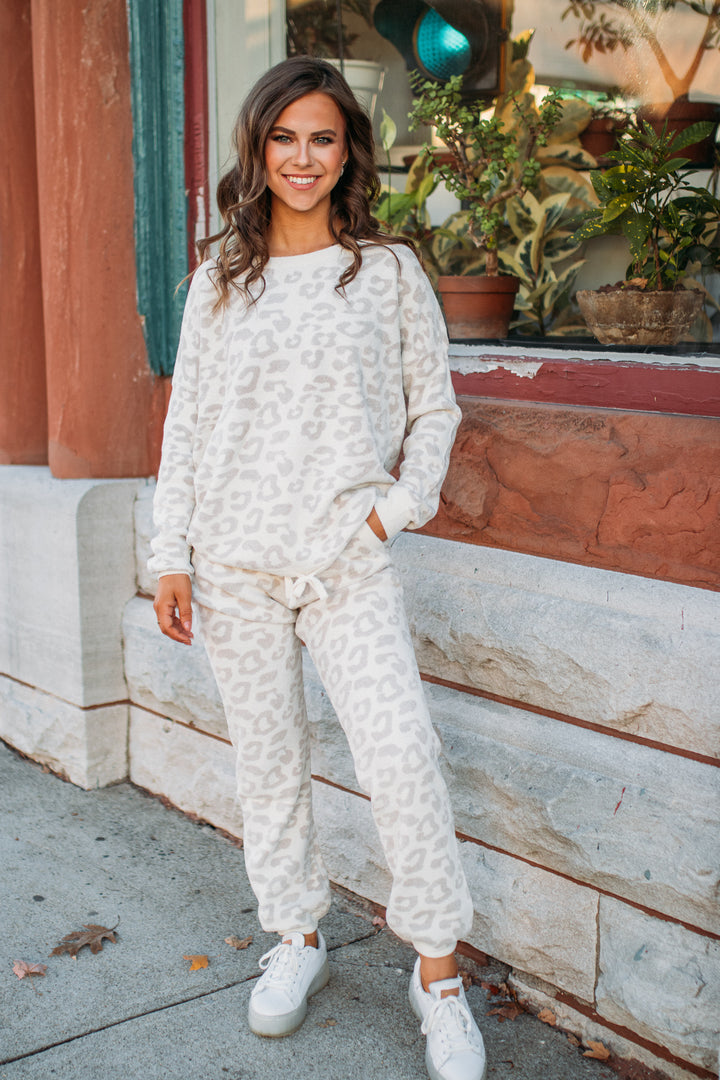 Barefoot Dreams: CozyChic Ultra Lite® Slouchy Barefoot in the Wild Pullover -Cream/Stone