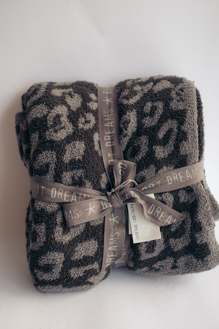 Barefoot Dreams: CozyChic® Barefoot in the Wild® Throw -Graphite/Carbon