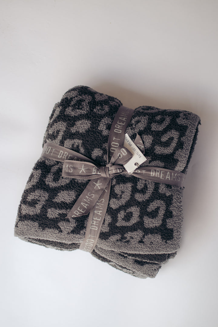 Barefoot Dreams: CozyChic® Barefoot in the Wild® Throw -Graphite/Carbon