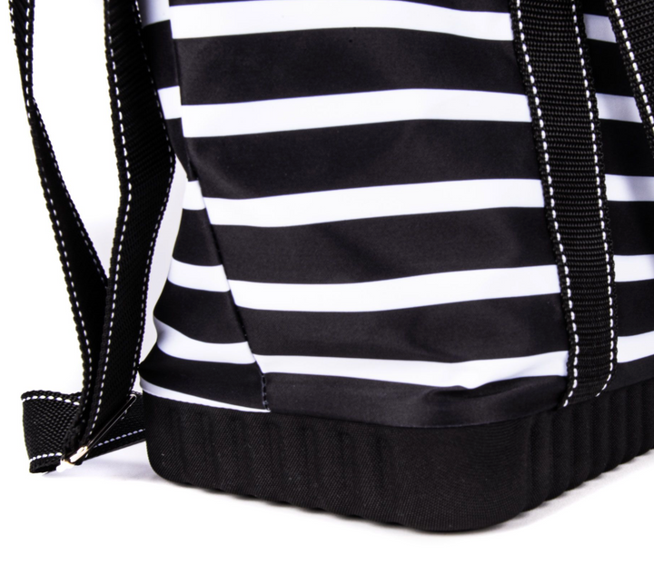 A large, soft cooler you can sling over your shoulder like a tote bag? Sign up here! The molded bottom stands up to any surface and it comes with a long, detachable strap for carrying versatility. Not just reserved for snacks and drinks either.