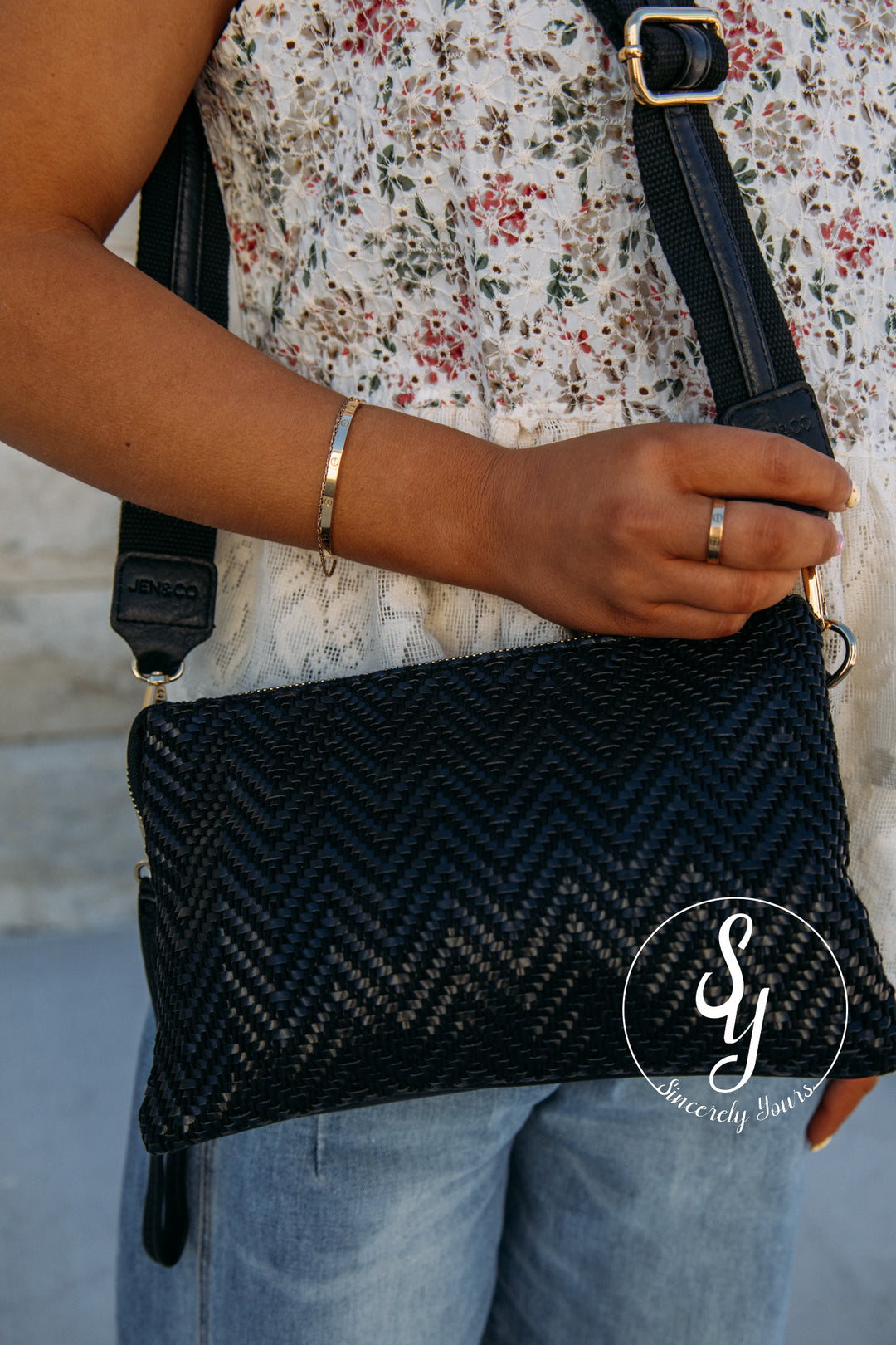 Classic Vibe Purse - Black