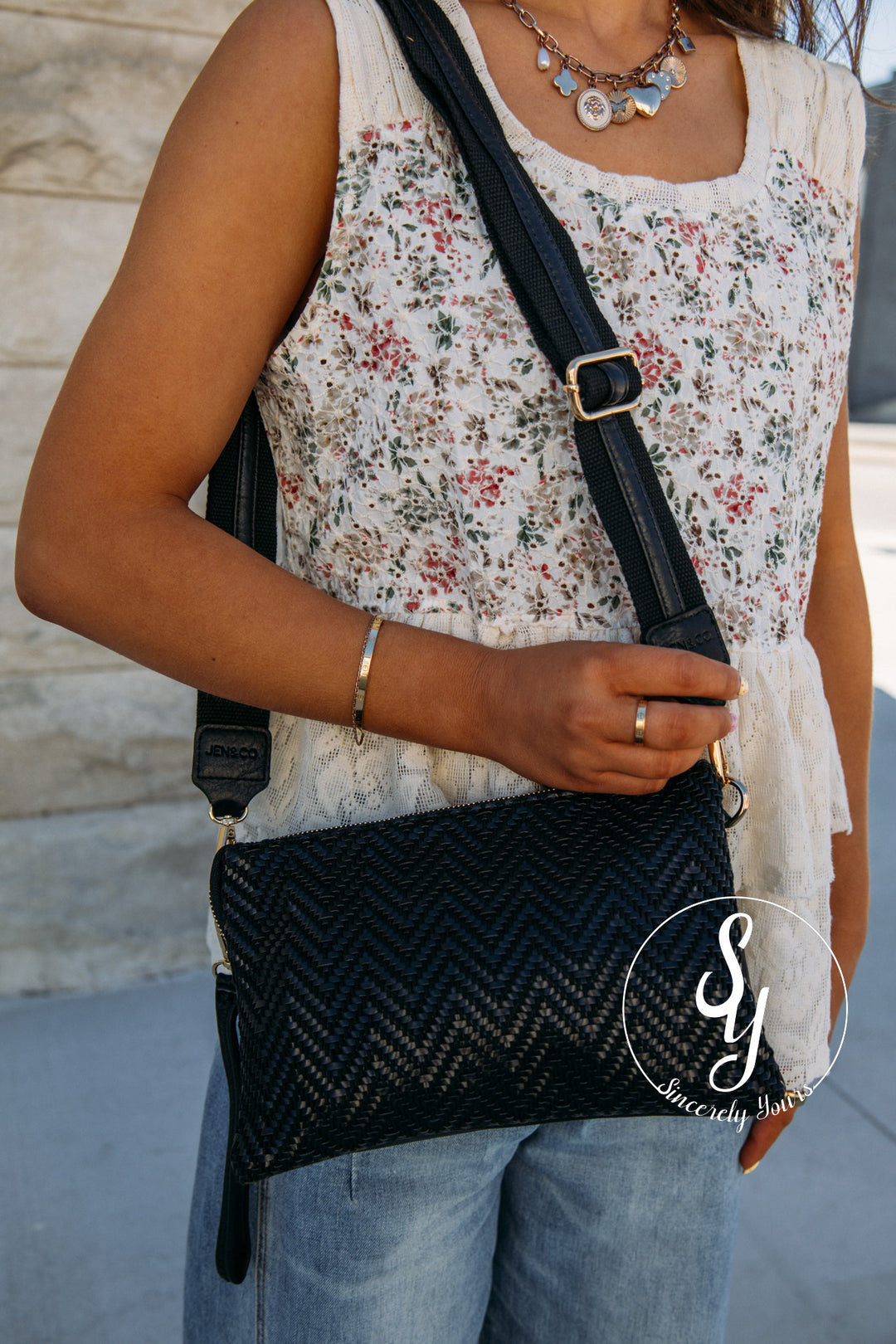 Classic Vibe Purse - Black