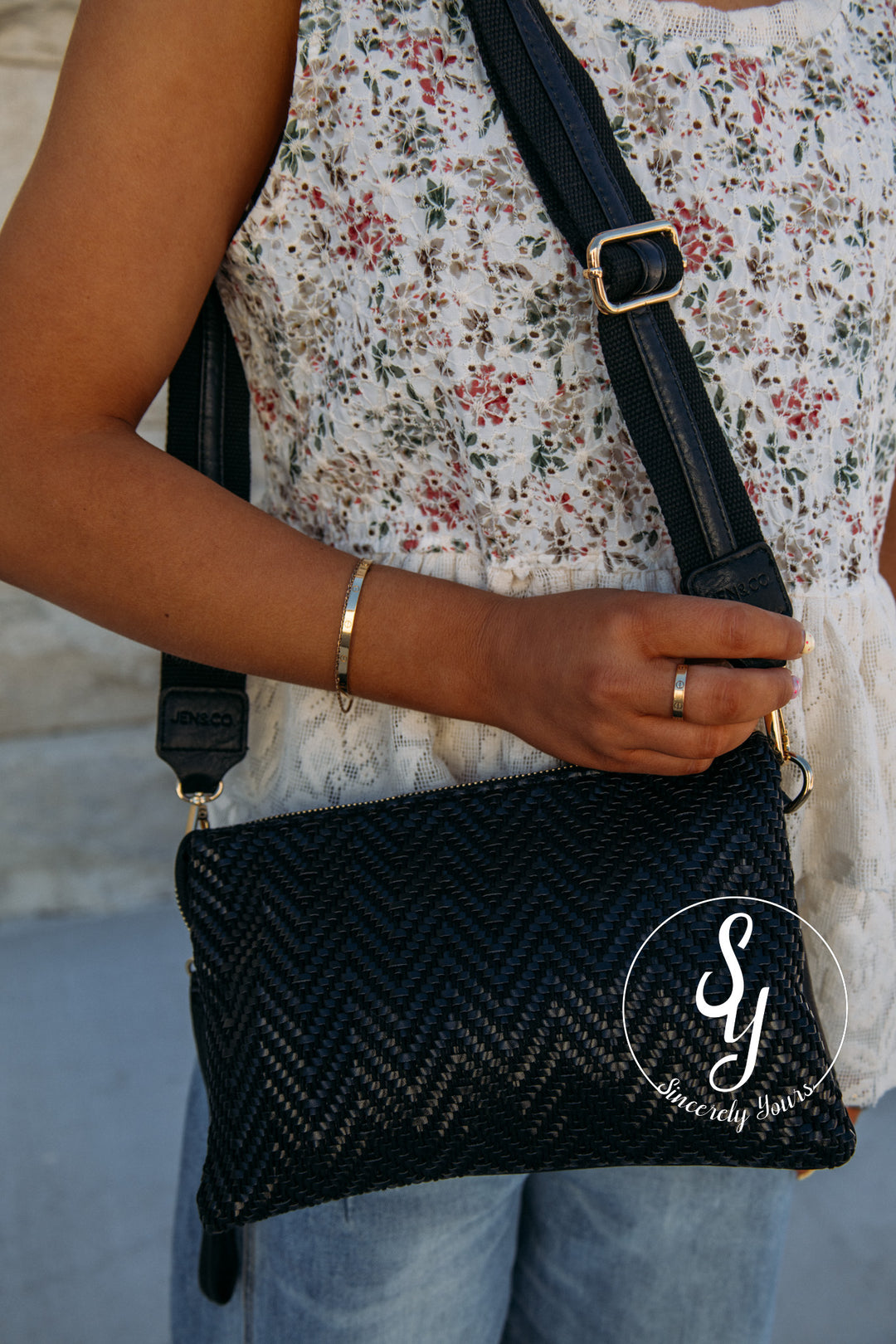 Classic Vibe Purse - Black