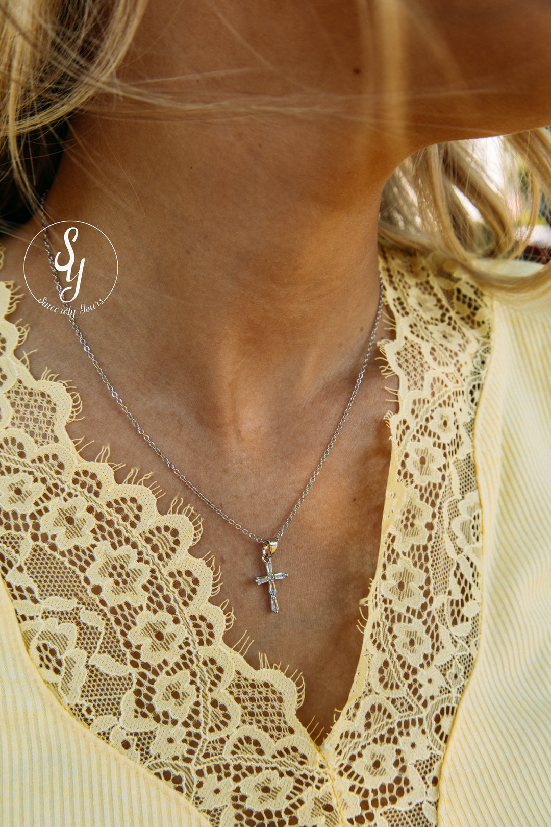 Lovely Cross Necklace - Silver