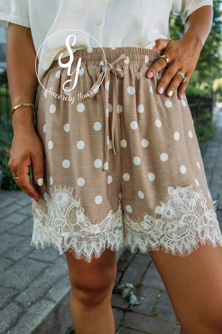 Classic Dot Shorts - Latte