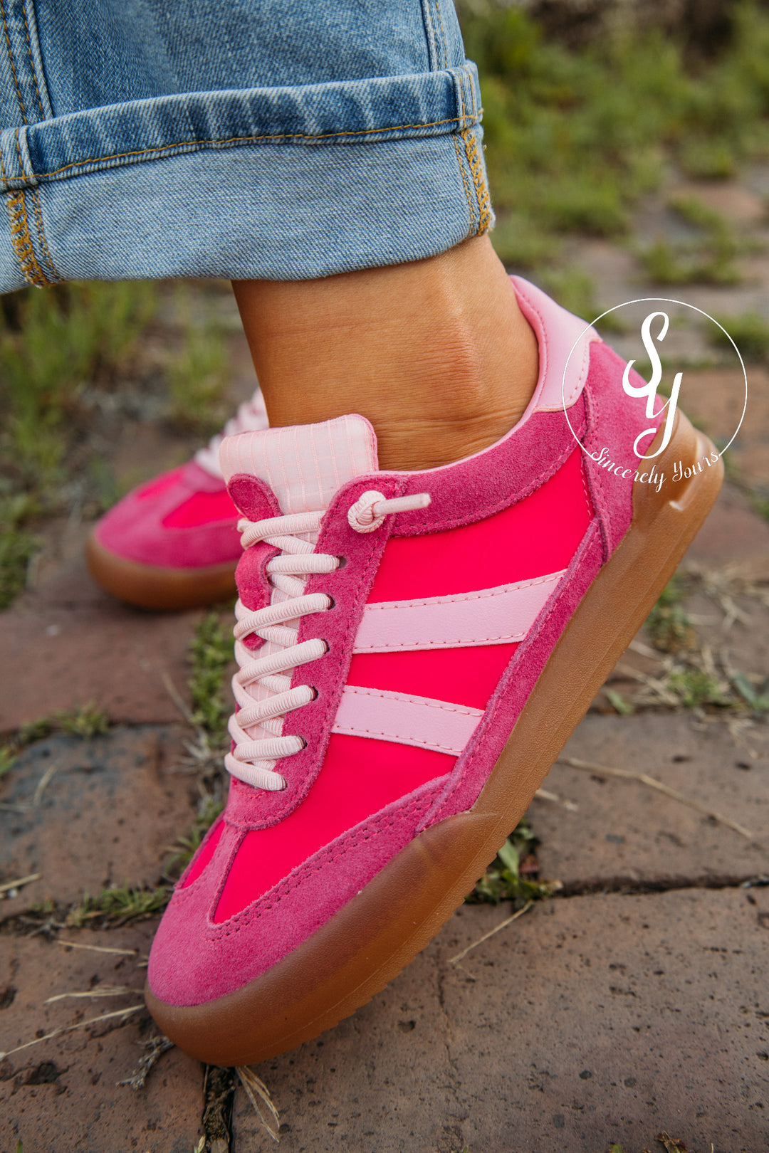 Steve Madden: Verdict Sneaker - Bright Pink