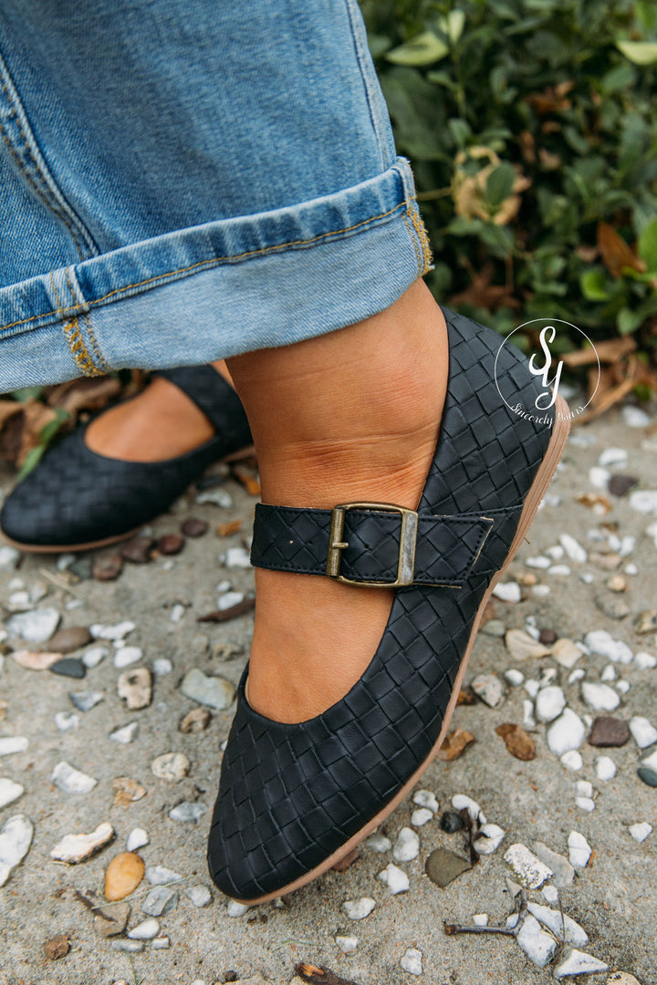 Walkie Around Flat - Black