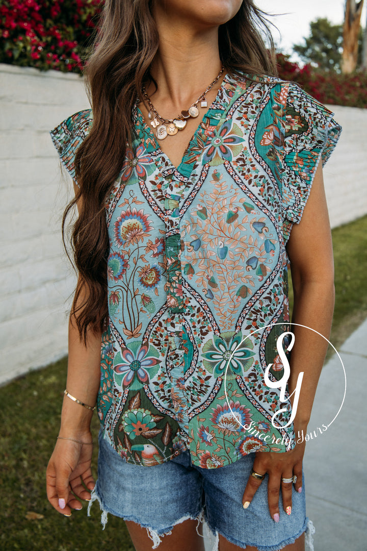 Sleek Floral Moment Top - Green