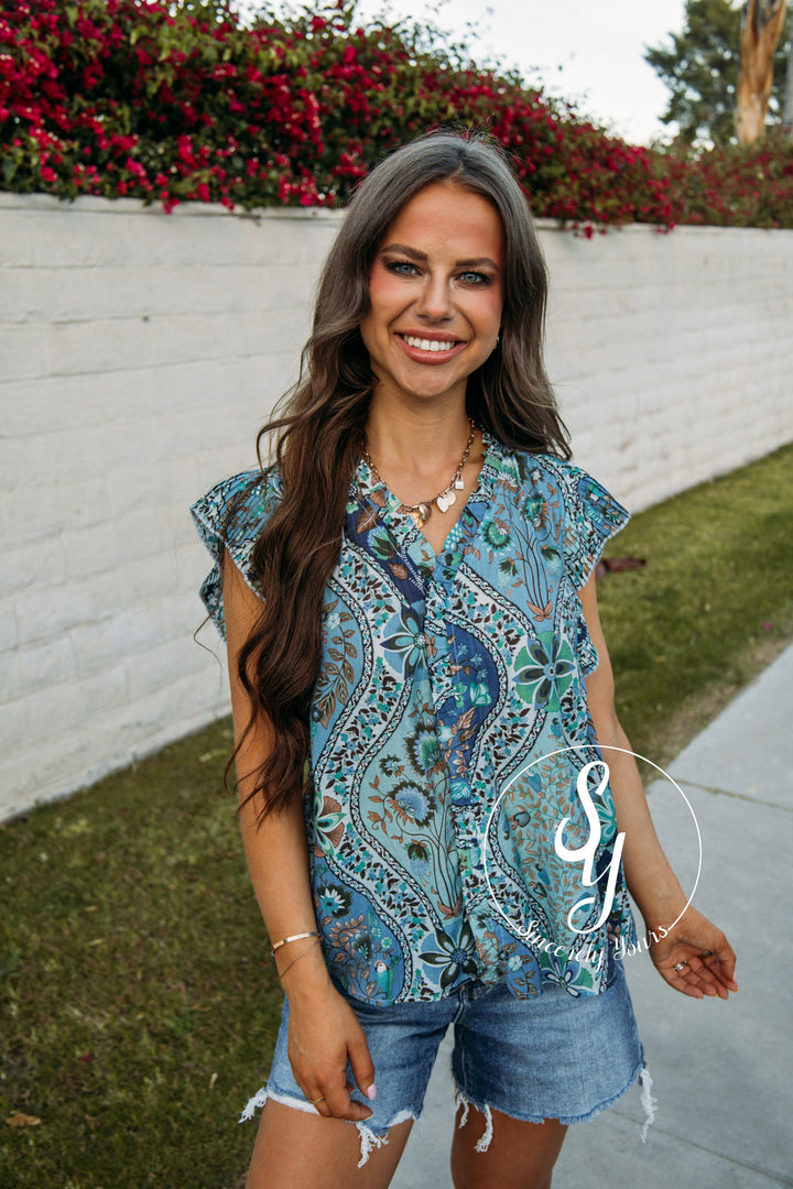 Sleek Floral Moment Top - Blue