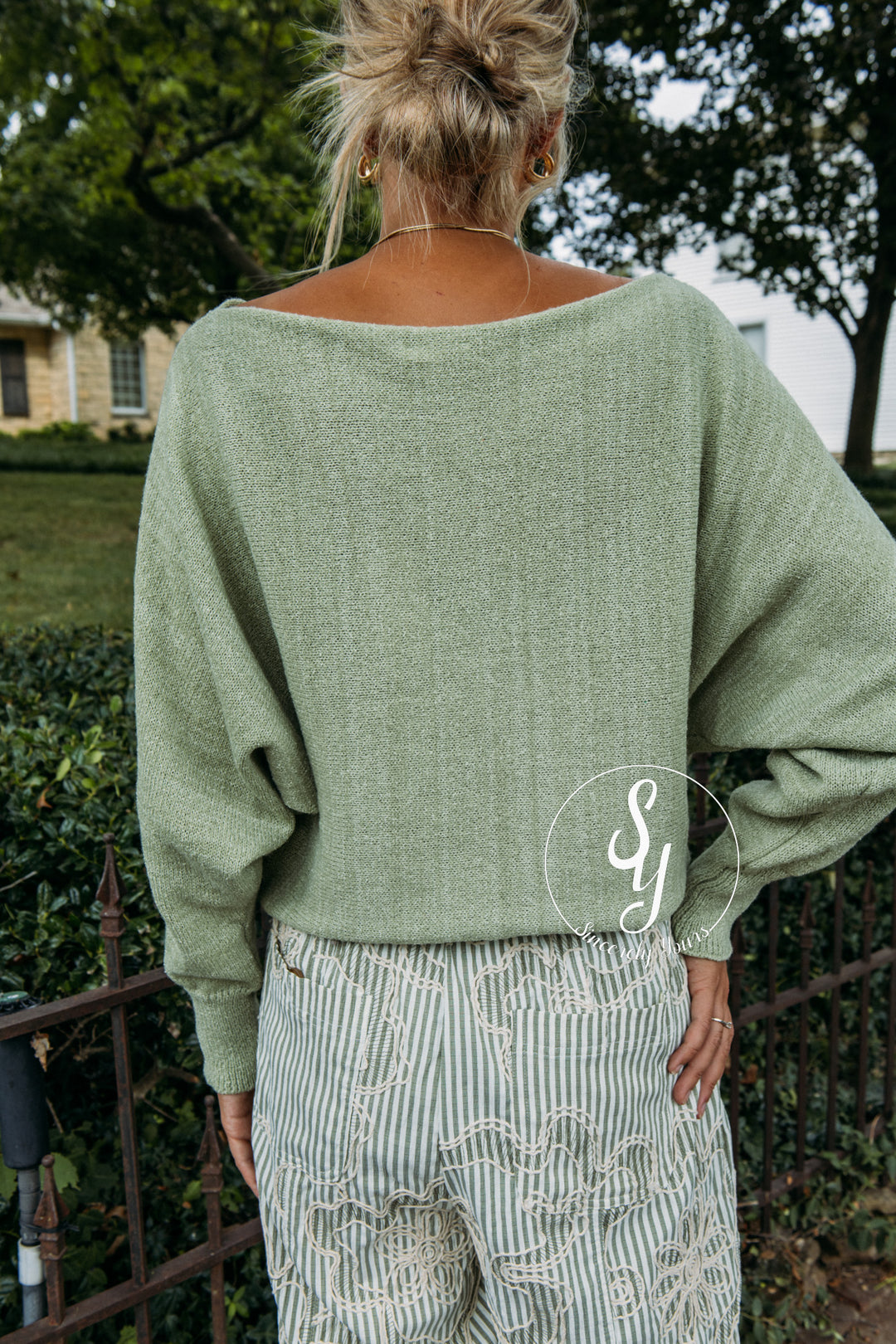 Around Town Top - Pistachio