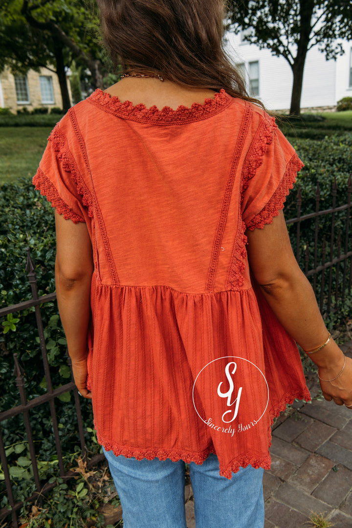 Chestnut Lane Top - Coral