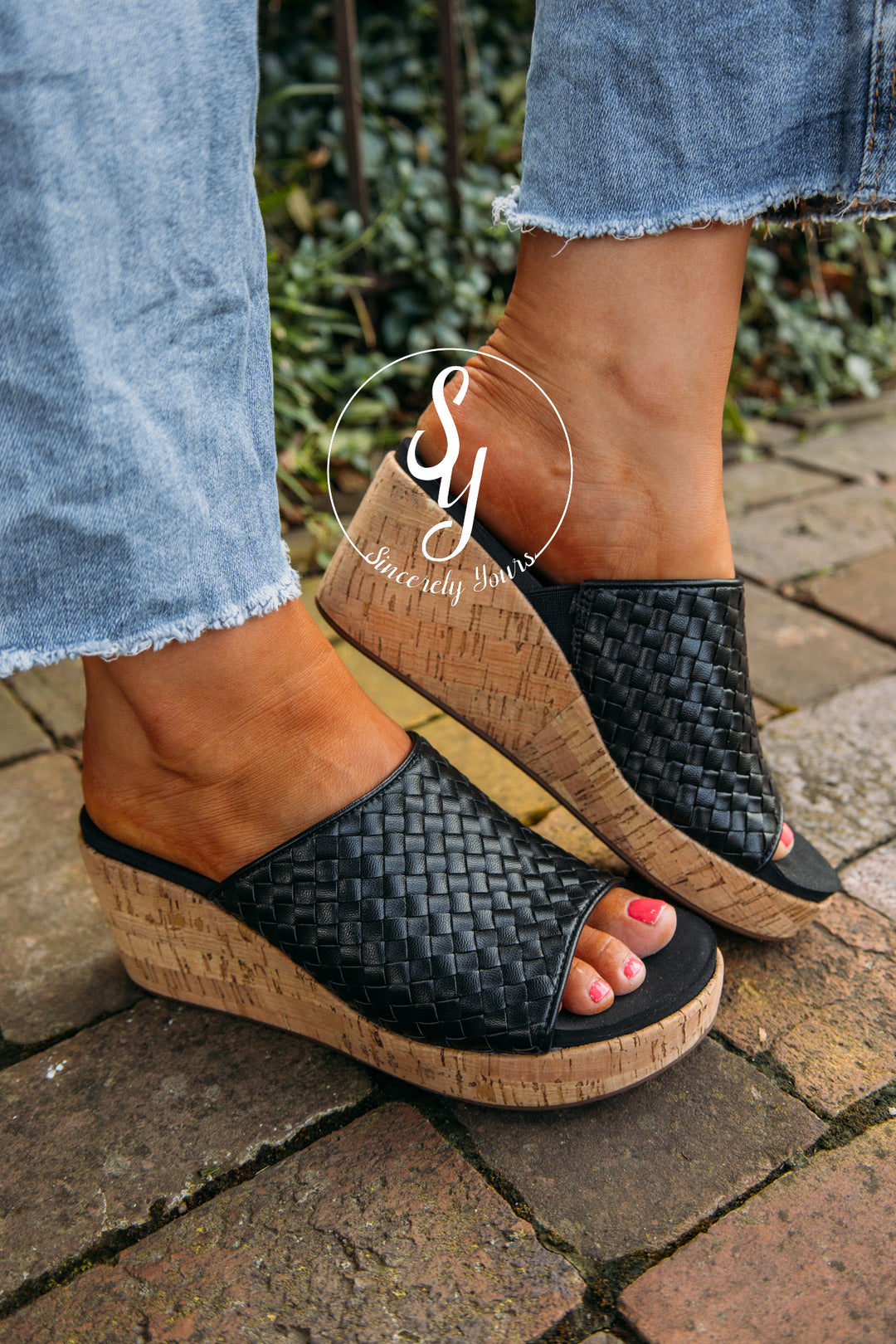 Zahara Platform- Black