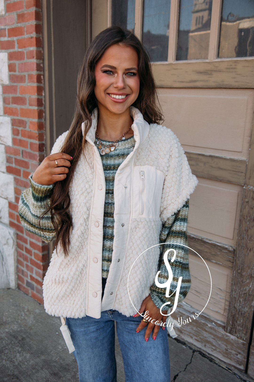 Cue The Comfort Vest - Ecru