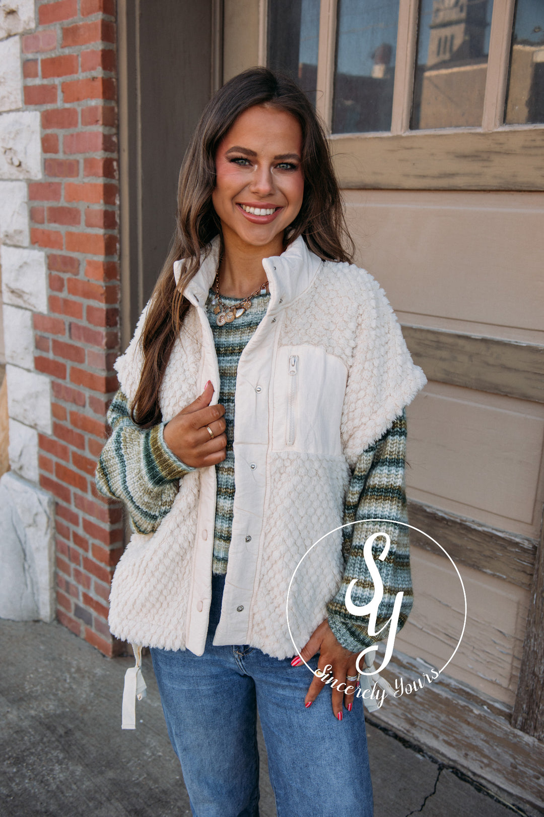 Cue The Comfort Vest - Ecru