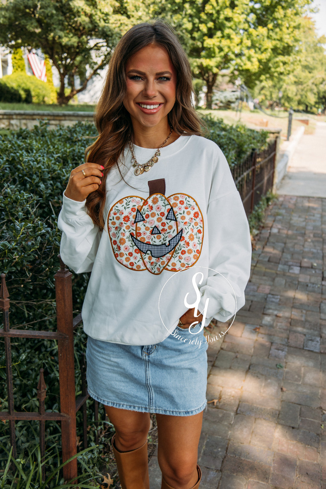 Flower Jack-o'-lantern Crewneck- White