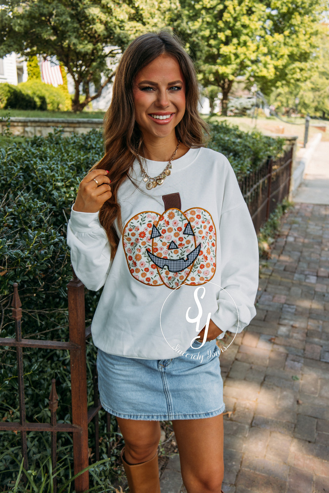 Flower Jack-o'-lantern Crewneck- White