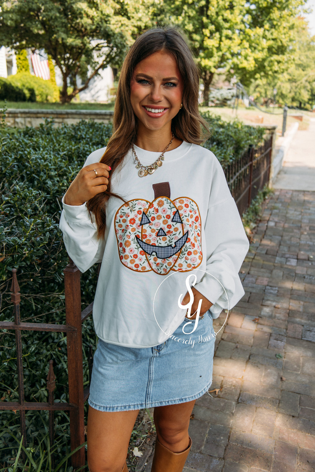 Flower Jack-o'-lantern Crewneck- White