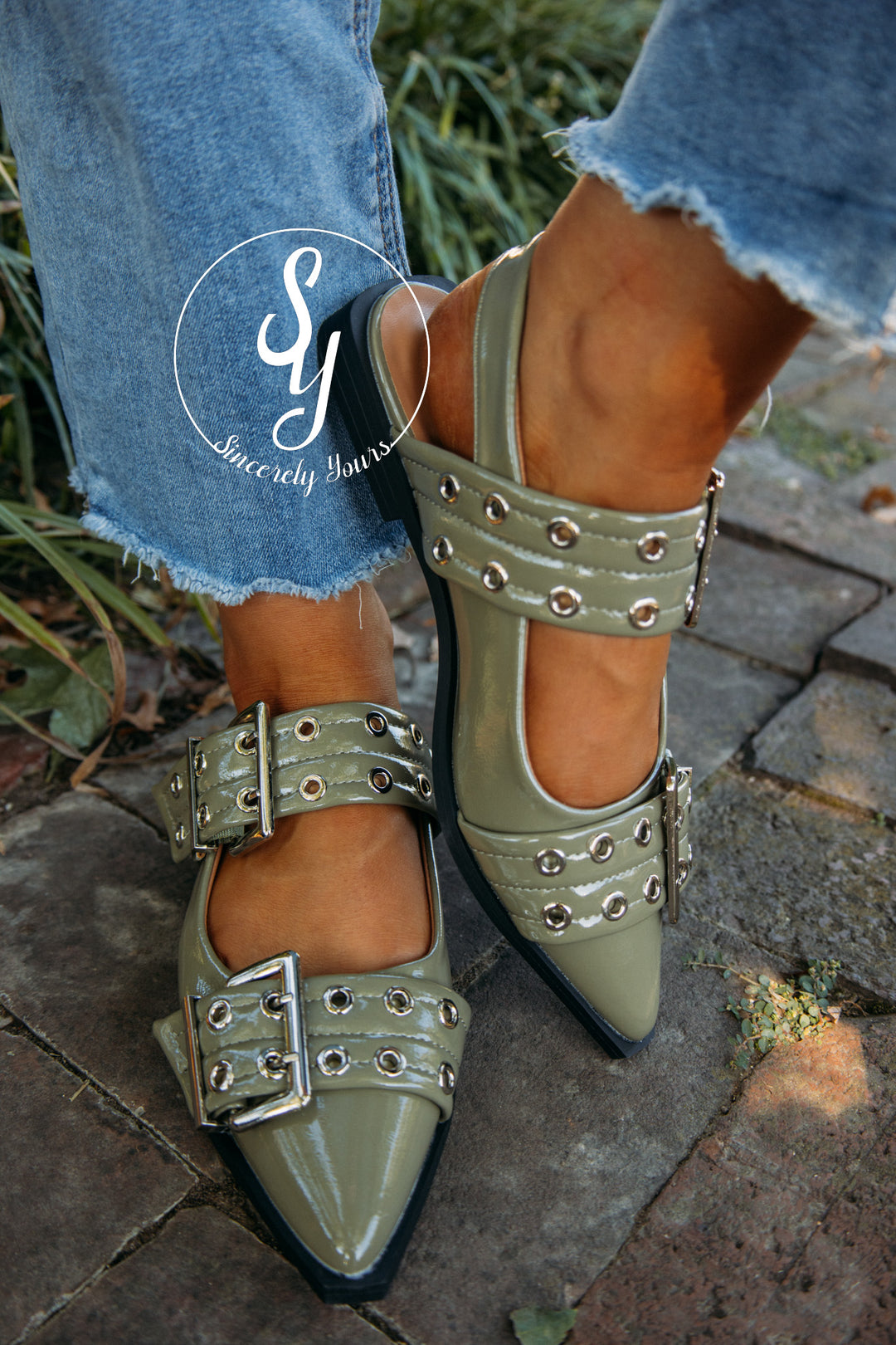 Forever Young Flat - Olive Pat