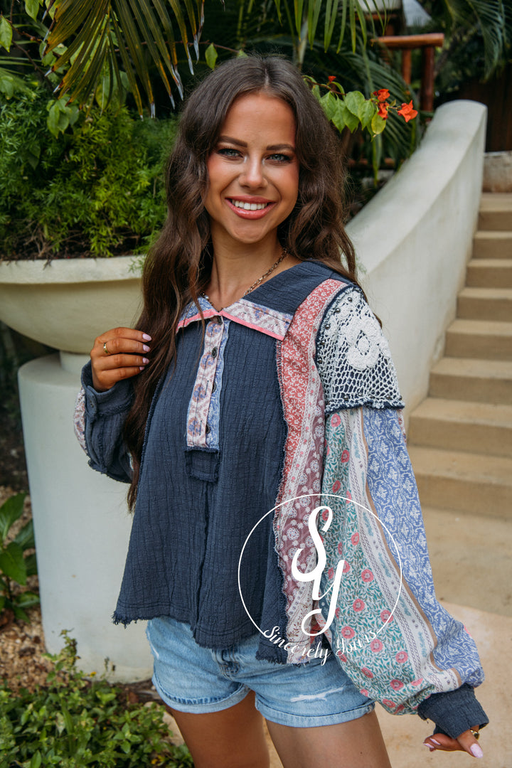 Kindess Chic Pullover - Navy