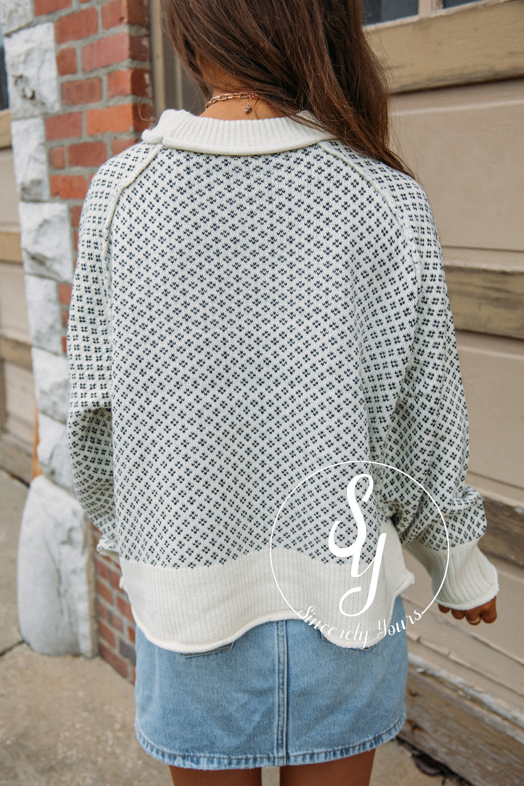 Classic Feeling Sweater - Cream/Black