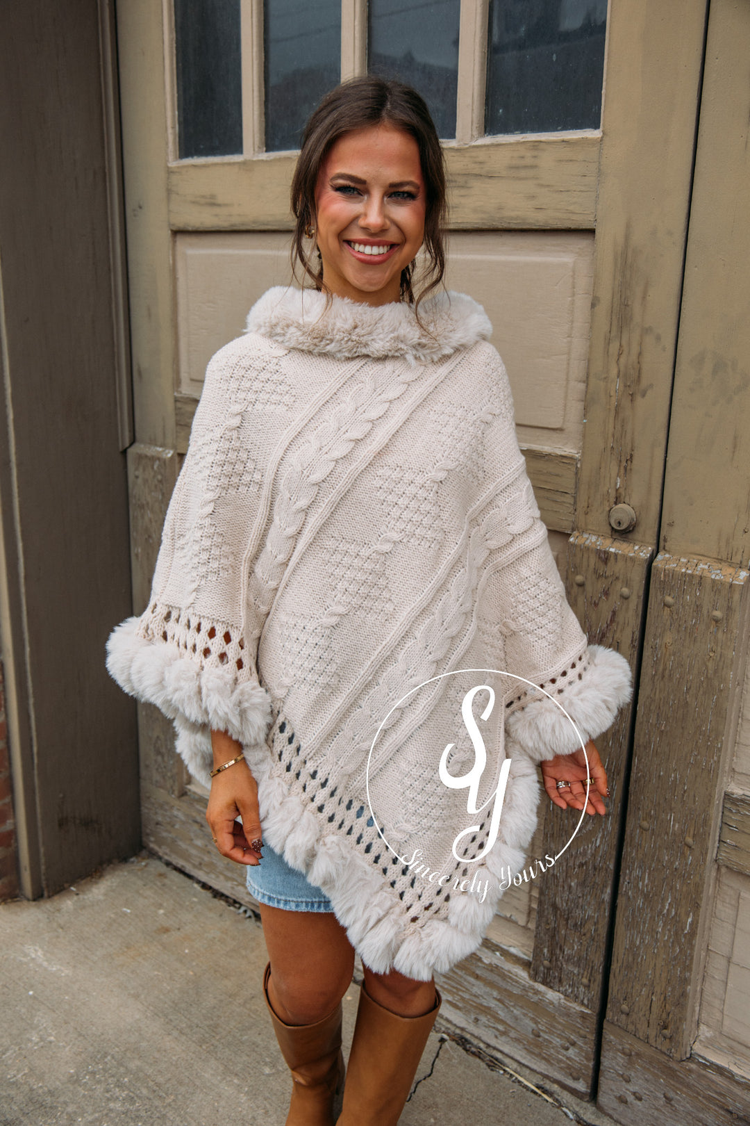 Frost Poncho - Cream