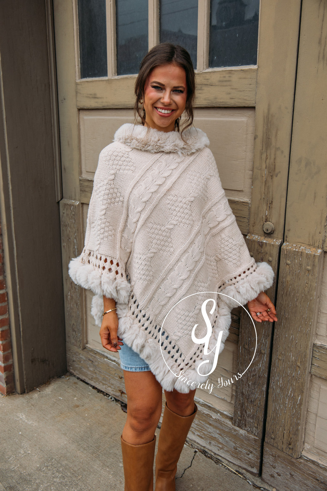 Frost Poncho - Cream