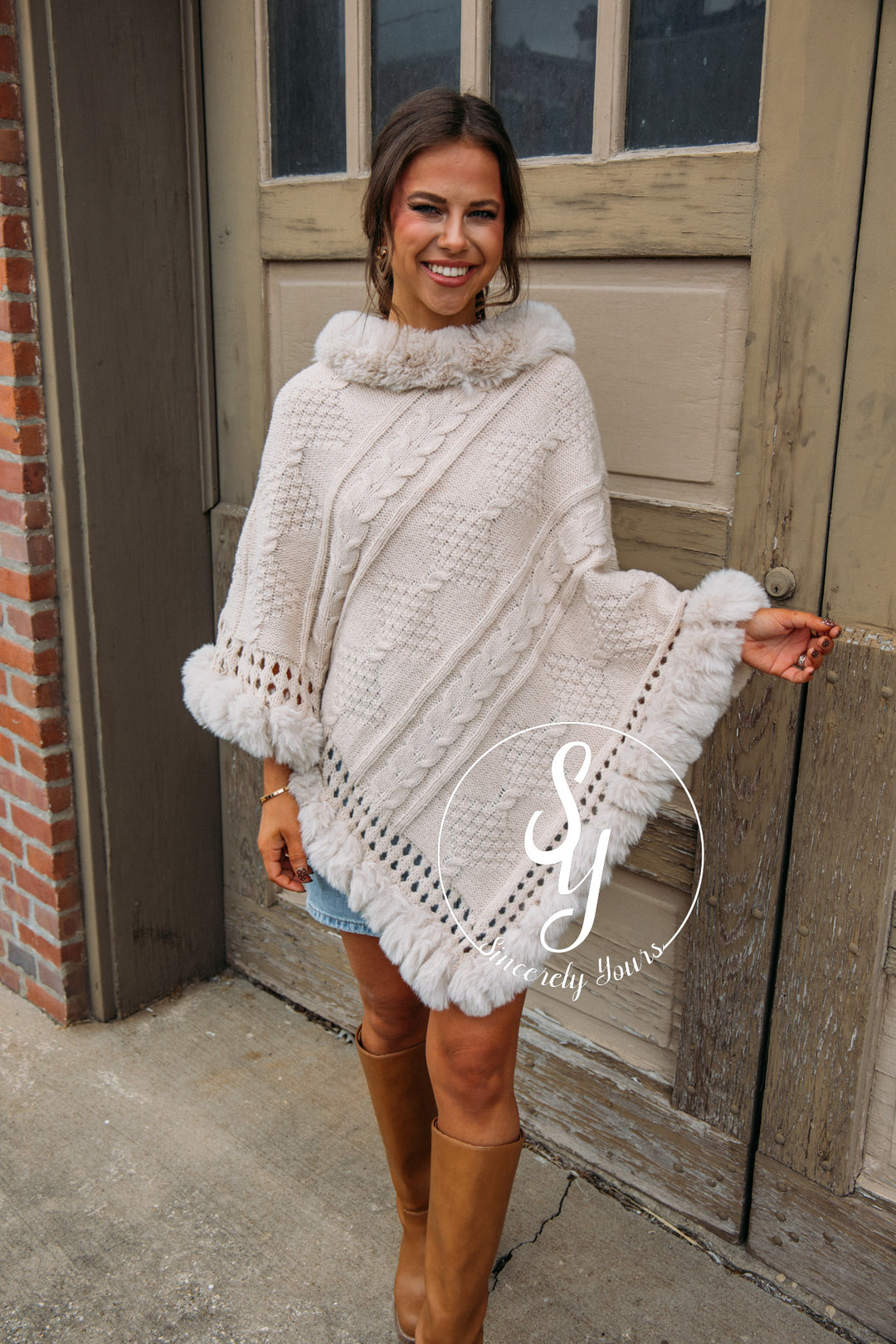 Frost Poncho - Cream