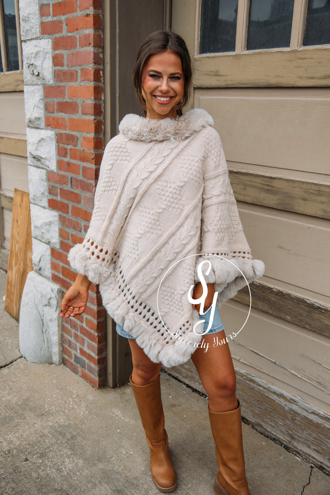 Frost Poncho - Cream