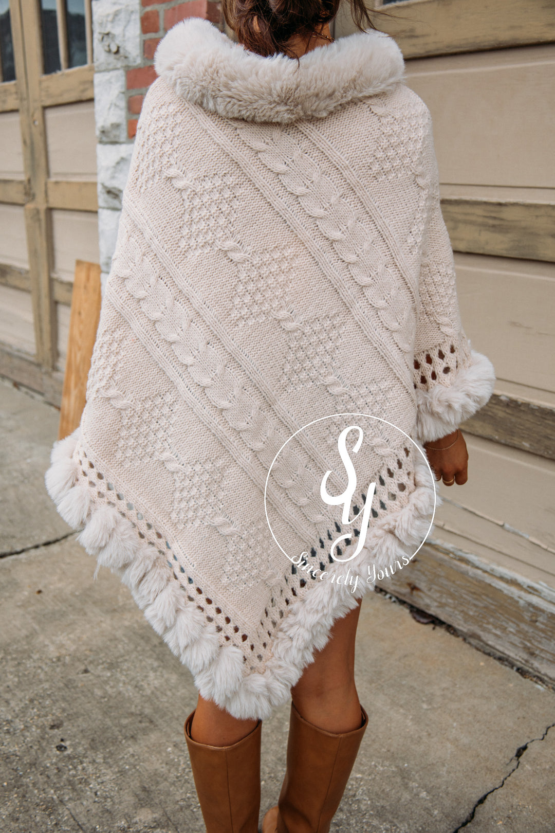 Frost Poncho - Cream