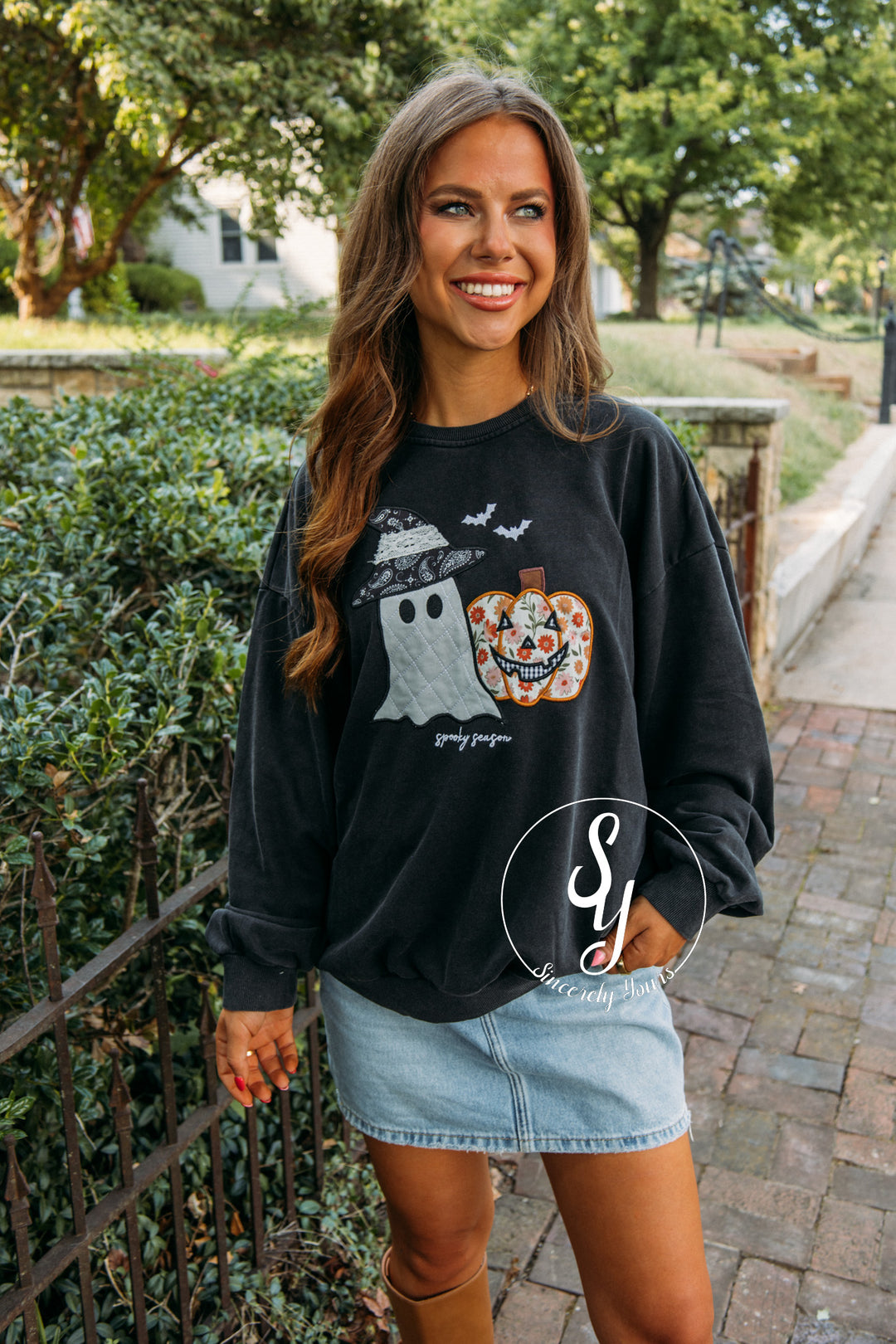 Ghostly Pumpkin Crewneck-Black