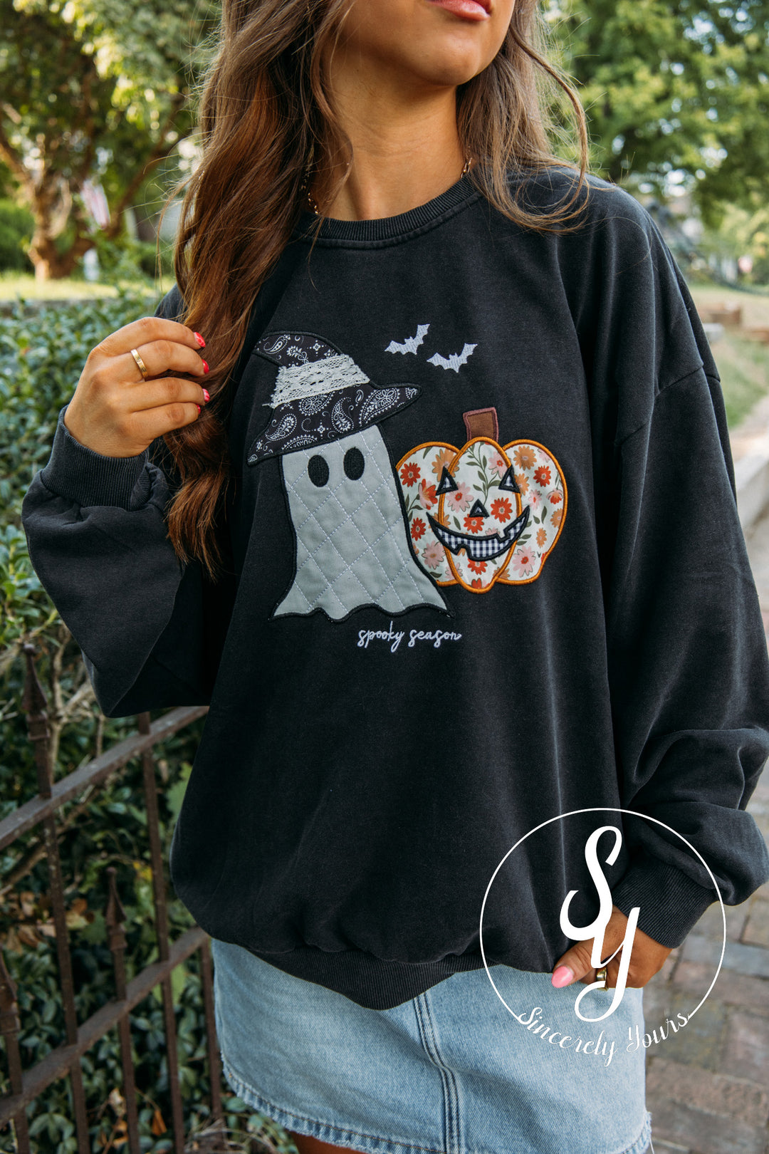 Ghostly Pumpkin Crewneck-Black