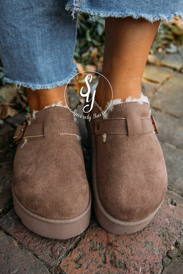 Willow Clog- Taupe