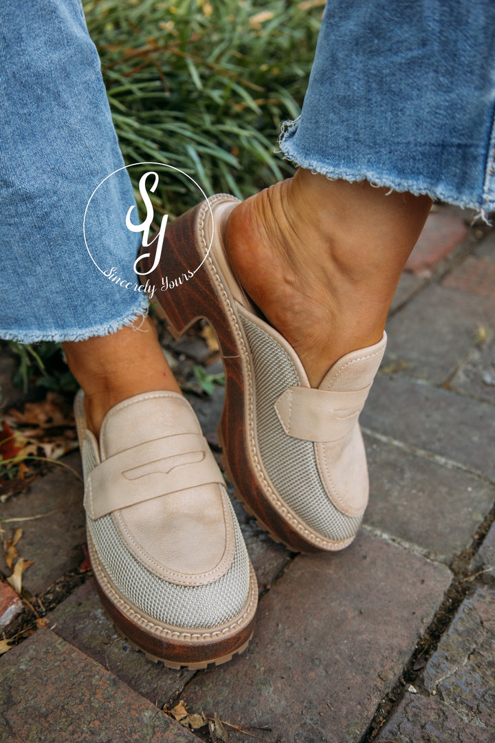 Poppy Mule- Natural