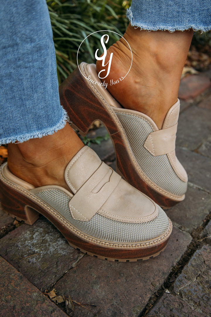 Poppy Mule- Natural