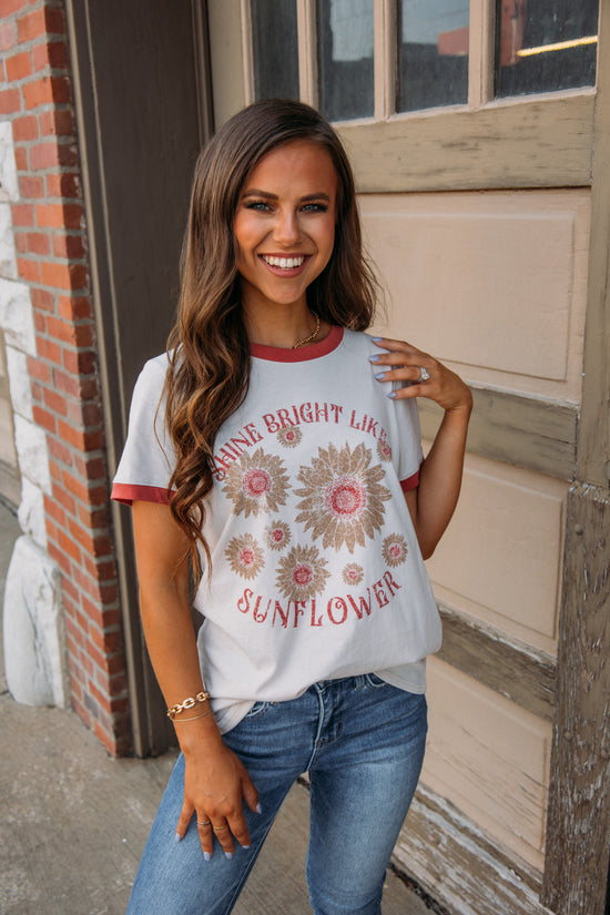 Load image into Gallery viewer, Sunflower Graphic Tee - Sand
