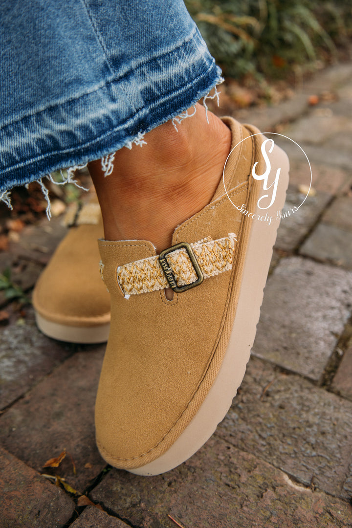 Hazel Slides- Sand