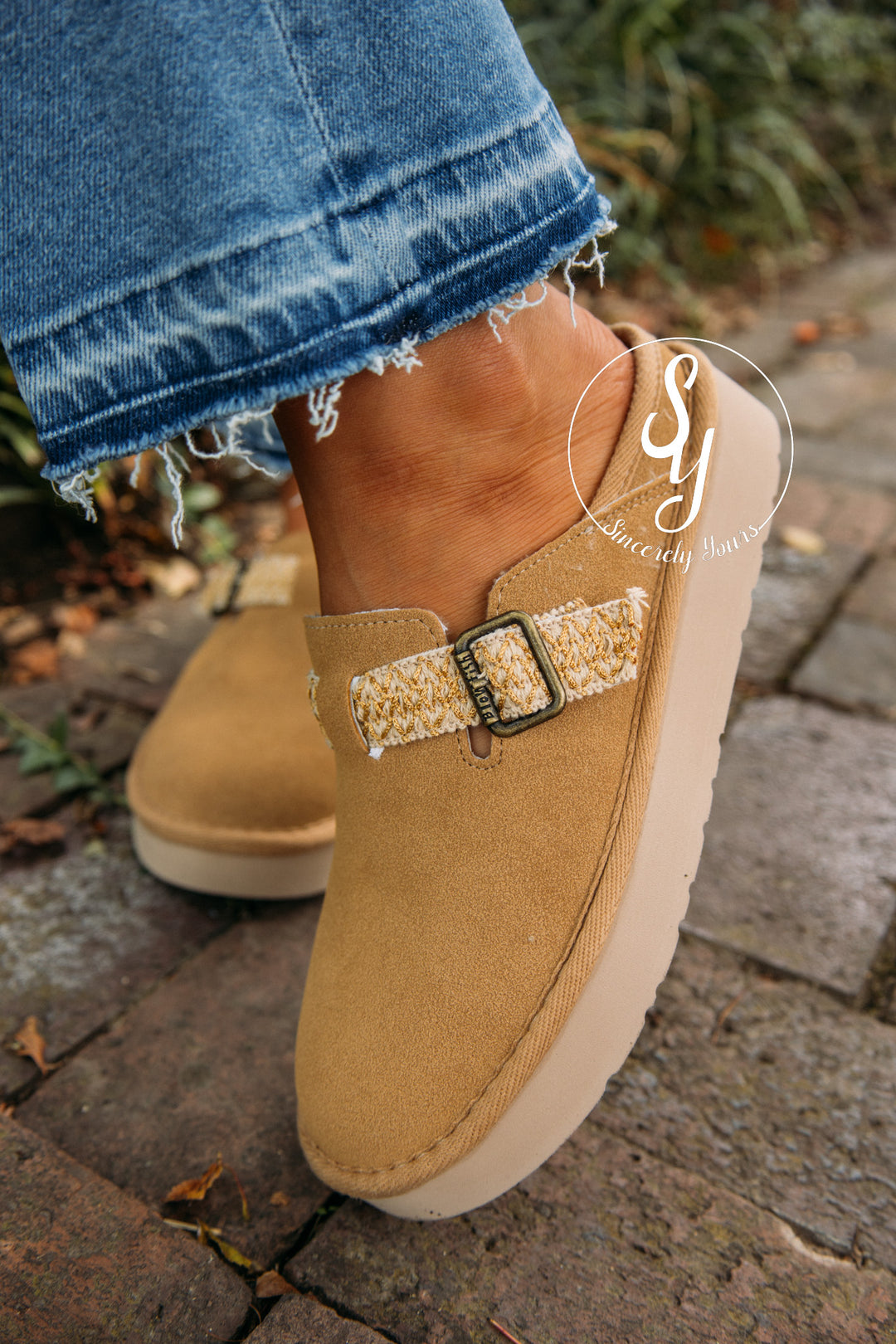Hazel Slides- Sand