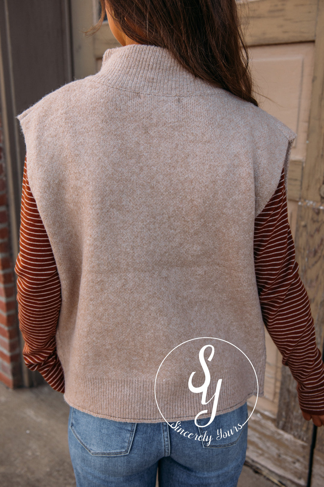 Robin Toasty Vest-Taupe