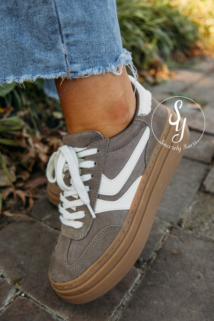 Steve Madden: Dodge Sneaker - Taupe